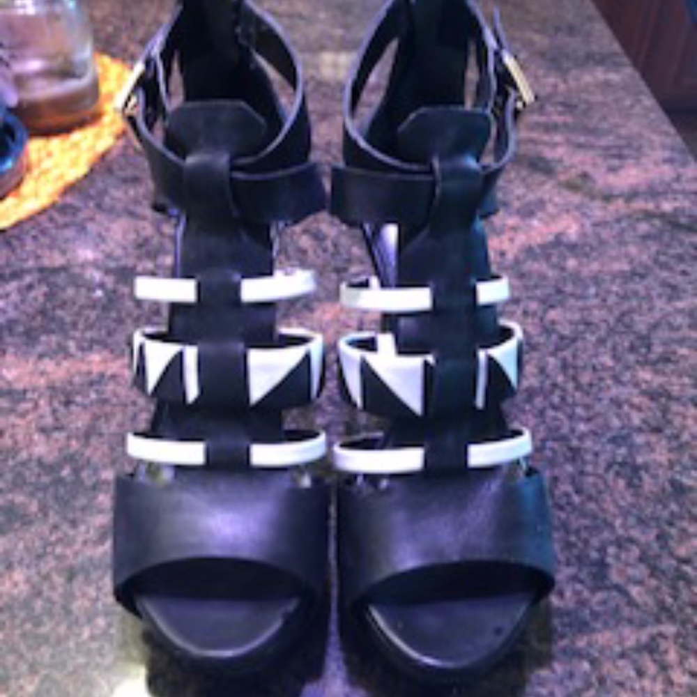 Black and white Guess high heels 8 1/2